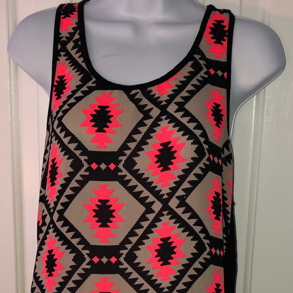 DESIGNED BY DAILY SPECIAL GREAT COND TANKTOP